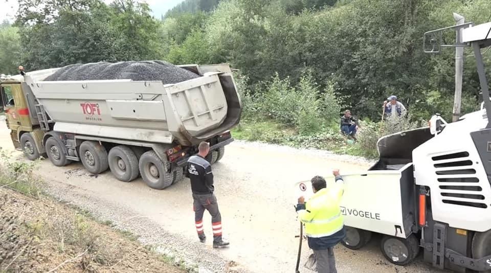 Za Asfaltiranje Seoskih Puteva U Ro Ajama Milion I Po Eura