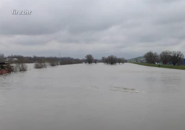 ДАН Alarmantno u Hrvatskoj raste vodostaj Save