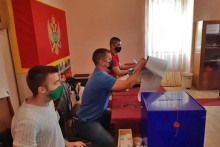 <p>Сва бирачка мјеста у Херцег Новом отворена у 7 сати</p>