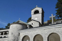 &lt;p&gt;Сједиште Митрополије црногорскко приморске: Цетињски манастир&lt;/p&gt;

