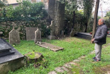 &lt;p&gt;Александар Дендер код гробница Италијана сахрањених на гробљу Шкаљари&lt;/p&gt;
