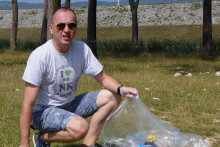 &lt;p&gt;Александар Перовић током једне од еколошких акција&lt;/p&gt;
