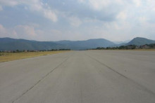 &lt;p&gt;Аеродромска писта у Беранама деценијама чека авионе&lt;/p&gt;
