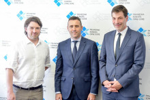 &lt;p&gt;Амбасадор Луксембурга Филип Донкел и представник компаније Artec3D са Павлом Радовановићем&lt;/p&gt;

