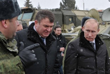 &lt;p&gt;Vladimir Putin sa vojnim čelnicima&lt;/p&gt;
