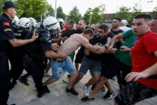 &lt;p&gt;Sukob policije i demonstranata u Nikšiću&lt;/p&gt;
