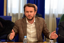&lt;p&gt;Rasko Konjević: Podnijeću ostavku ako Vlada preživi 19. avgust&lt;/p&gt;
