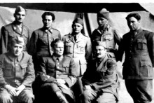 &lt;p&gt;Нешковић поред Тита и Моме Марковића на Вису, јун 1944. г (ФОТО: ПОРОДИЦА НЕШКОВИЋ)&lt;/p&gt;
