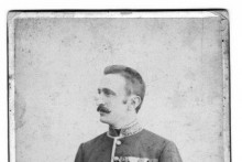 &lt;p&gt;Нушић у конзулској униформи 1893.г (ФОТО: ИЗ КЊИГЕ М. ШЕЋЕРОВИЋ)&lt;/p&gt;
