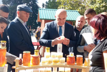 &lt;p&gt;Ministar Јoković obišao štandove i razgovarao sa pčelarima&lt;/p&gt;
