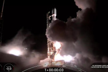 &lt;p&gt;Video okvir lansiranja rakete-nosača Falcon 9 sa Internet satelitima Starlink&lt;/p&gt;
