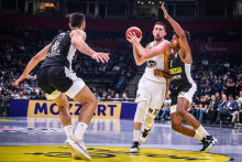&lt;p&gt;Tasić u duelu sa Ledejom&lt;/p&gt;
