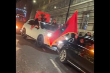 &lt;p&gt;Albanci slavili Dan nezavisnosti ulicama Londona&lt;/p&gt;
