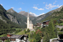 &lt;p&gt;Село у Корушкој - у позадини највиши врх у Аустрији Гросглокнер (ФОТО: ВИКИПЕДИЈА)&lt;/p&gt;
