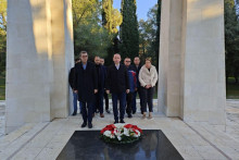 &lt;p&gt;Delegacija DNP-a položila vijenac na spomen-obilježje Partizanu borcu na Gorici&lt;/p&gt;
