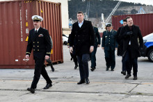 &lt;p&gt;Adžić posjetio američki brod USS ”Džejms E. Vilijams”&lt;/p&gt;

