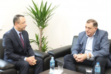 &lt;p&gt;Dodik sa konzulom Turske u Banjaluci Oguzom Kilicem&lt;/p&gt;
