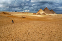 &lt;p&gt;Mesto: GIZA&lt;br /&gt;
Datum: 19.01.2005&lt;br /&gt;
Dogadjaj: piramide u Gizi, nedaleko od Kaira&lt;br /&gt;
Licnosti:&lt;/p&gt;
