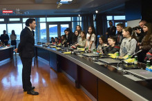 &lt;p&gt;Učenici i učenice OŠ ”Vuk Karadžić” u posjeti Vladi&lt;/p&gt;
