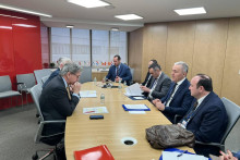 &lt;p&gt;Žugić i Damjanović sa predstavnicima MMF-a i Svjetske banke&lt;/p&gt;
