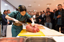 &lt;p&gt;Marika Watanabe, japanski majstor za pripremu ove specijalne kategorije mesa&lt;/p&gt;
