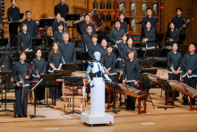 &lt;p&gt;Robot diriguje orkestrom u Korei&lt;/p&gt;