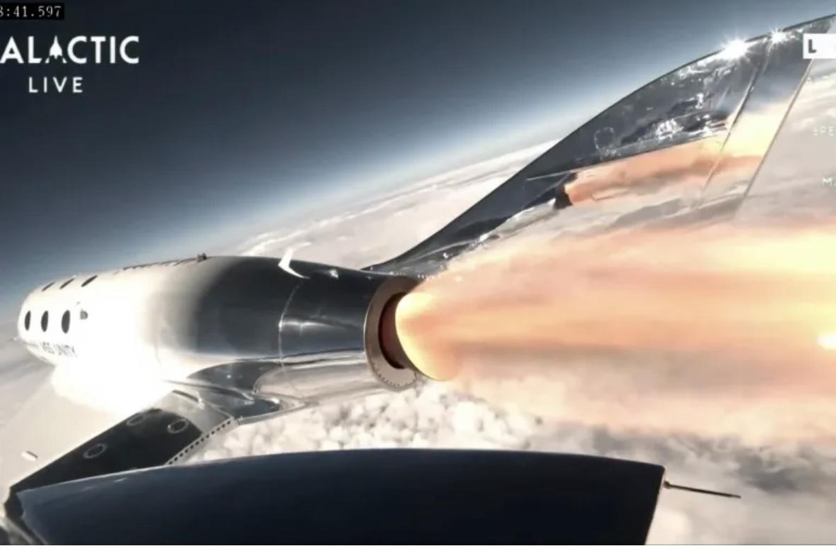 Virgin Galactic lancia il suo primo volo di turismo spaziale