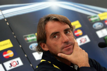 &lt;p&gt;Inter Milan‘s head coach Roberto Mancini listens to journalists during a press conference prior his team‘s practice session at the Tehelne Pole stadium in Bratislava, September 12, 2005. Inter Milan will face Slovak FC Artmedia Bratislava in tomorrow‘s Group H first match. REUTERS/Petr Josek&lt;/p&gt;