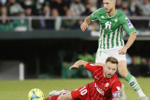 &lt;p&gt;epa09570585 Real Betis‘ Guido Rodriguez (top) in action against Sevilla FC‘s Ivan Rakitic (bottom) during a Spanish LaLiga soccer match between Real Betis and Sevilla FC at Benito Villamarin stadium in Sevilla, southern Spain, 07 November 2021. EPA-EFE/Jose Manuel Vidal&lt;/p&gt;