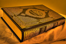 &lt;p&gt;Sveta knjiga Kuran&lt;/p&gt;