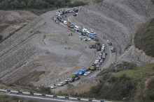 &lt;p&gt;Kolona od stotina automobila koju su formirali Jermeni kojibježe iz Nagorno-Karabaha&lt;/p&gt;