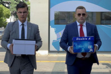 &lt;p&gt;Šaranović i Vukadinović ispred SDT-a&lt;/p&gt;