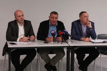 &lt;p&gt;Božović sa predstavnicima Sindikata Uprave i pravosuđa&lt;/p&gt;