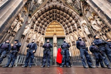 &lt;p&gt;Policija štiti katedralu u Kelnu&lt;/p&gt;