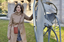 &lt;p&gt;Ivanka Vana Prelević kraj svoje skulpture ispred CNP&lt;/p&gt;