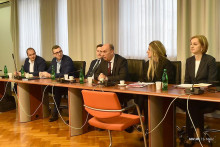 &lt;p&gt;Pavićević sa predstavnicima sindikata&lt;/p&gt;