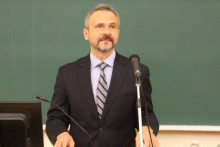 &lt;p&gt;Vjačeslav Morozov otvara konferenciju na Univerzitetu u Tartuu, 2017.&lt;/p&gt;