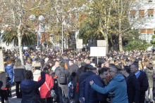 &lt;p&gt;Prosvjetari protestovali ispred Skupštine 27. decembra&lt;/p&gt;