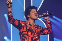 &lt;p&gt;Bruno Mars duguje milione&lt;/p&gt;