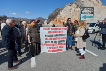 &lt;p&gt;Bivši radnici cetinjske Košute blokirali put Cetinje - Podgorica&lt;/p&gt;