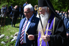 &lt;p&gt;Mandić položio vijenac na spomenik žrtvama NATO bombardovanja Murina&lt;/p&gt;