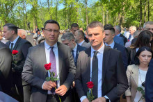 &lt;p&gt;Milun Zogović i Vladislav Bojović na obilježavanju Dana sjećanja na žrtve genocida u Jasenovcu&lt;/p&gt;