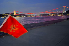 &lt;p&gt;Most u Istanbulu u bojama crnogorske zastave&lt;/p&gt;