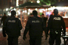 &lt;p&gt;Policija na ulicama Berlina&lt;/p&gt;