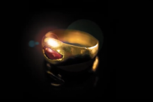 &lt;p&gt;U Jerusalimu pronađen zlatan prsten star 2.300 godina&lt;/p&gt;