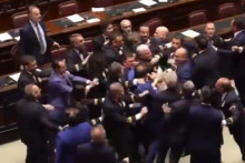 &lt;p&gt;Tuča u italijanskom parlamentu&lt;/p&gt;