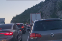 &lt;p&gt;Zastoj zbog udesa na putu Cetinje - Podgorica&lt;/p&gt;