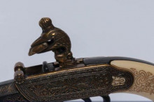 &lt;p&gt;Dva Napoleonova pištolja na aukciji, ilustracija&lt;/p&gt;