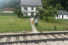 &lt;p&gt;Branka i Mališa Rahović ispred svoje kuće&lt;/p&gt;