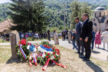 &lt;p&gt;Momo Koprivica položio vijenac na memorijalni spomenik u Velici&lt;/p&gt;